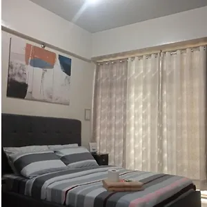 Unit Walking Distance To Airport Apartamento