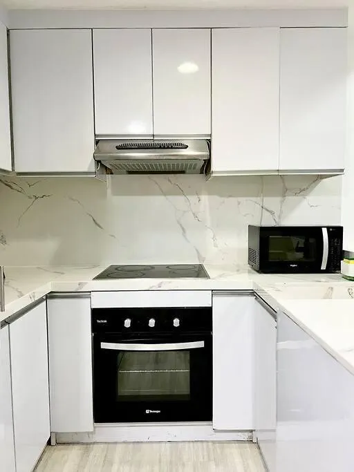 Apartment Suzi Home Bgc With Sauna, Gym, Netflix, Pool & High Speed Internet Manila