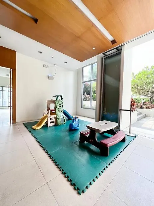 Apartment Suzi Home Bgc With Sauna, Gym, Netflix, Pool & High Speed Internet Manila