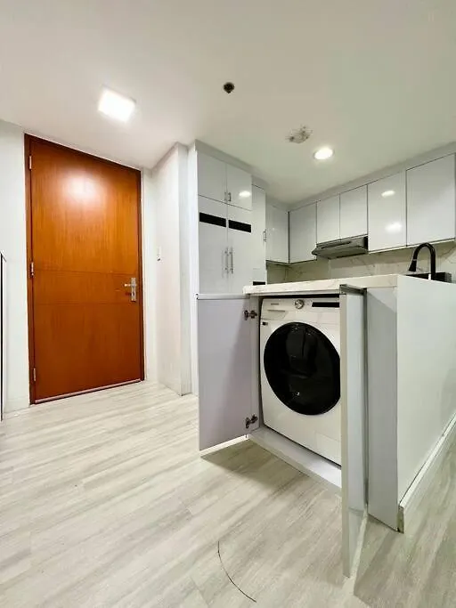 Suzi Home Bgc With Sauna, Gym, Netflix, Pool & High Speed Internet Manila 0*,