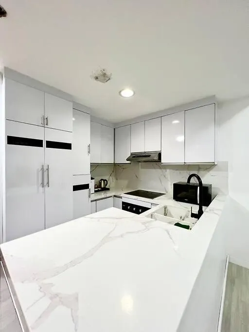 Suzi Home Bgc With Sauna, Gym, Netflix, Pool & High Speed Internet Manila 0*,  Philippines