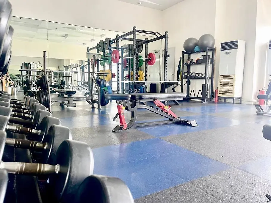 Suzi Home Bgc With Sauna, Gym, Netflix, Pool & High Speed Internet Manila Philippines